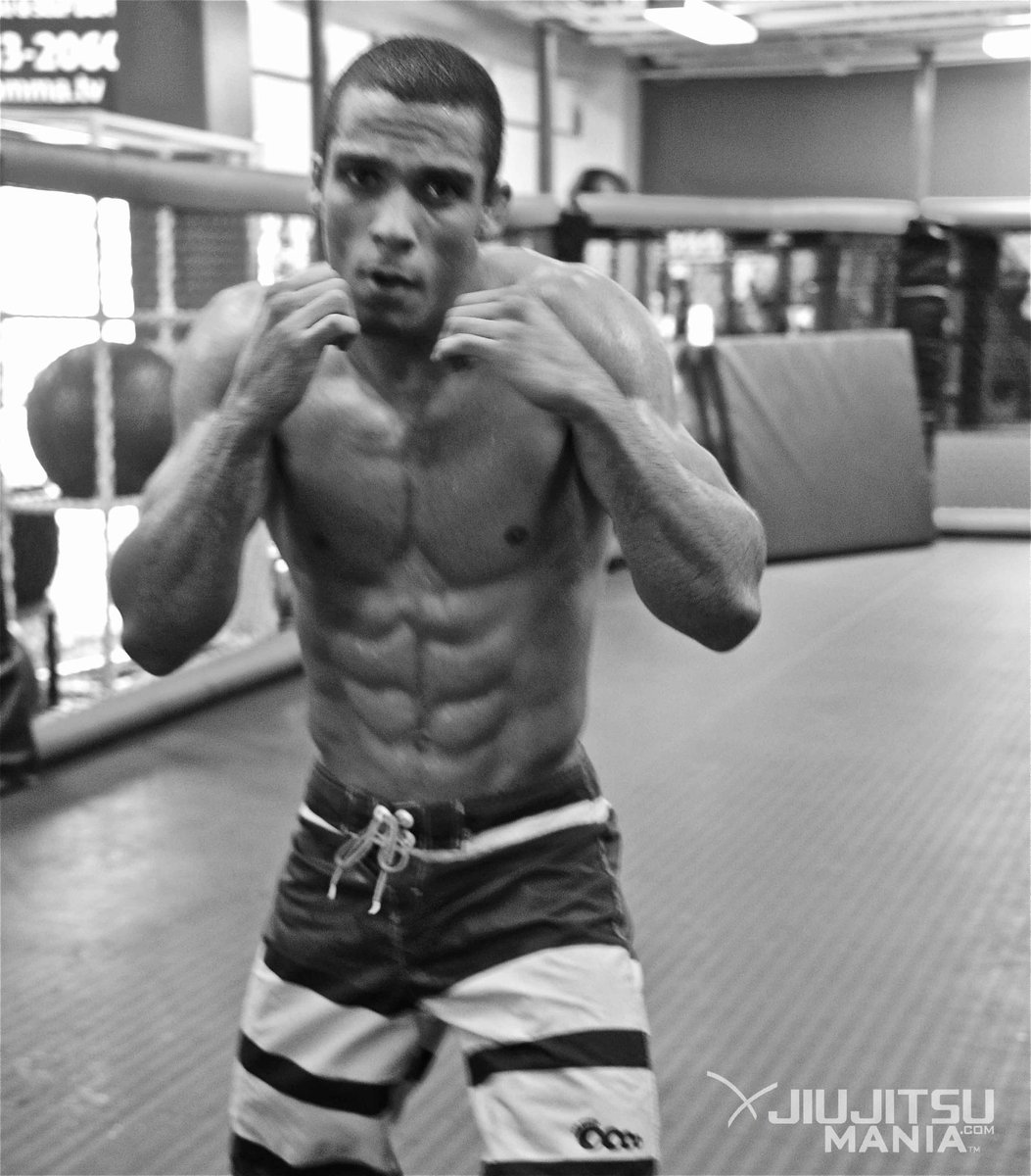 Tyrique6C's tweet photo. @danawhite when is @EdsonBarbozaJR going to have his fight again we need to see his kicks in action man!!! #Powerfulkicks https://t.co/L9KvfIs8Mc