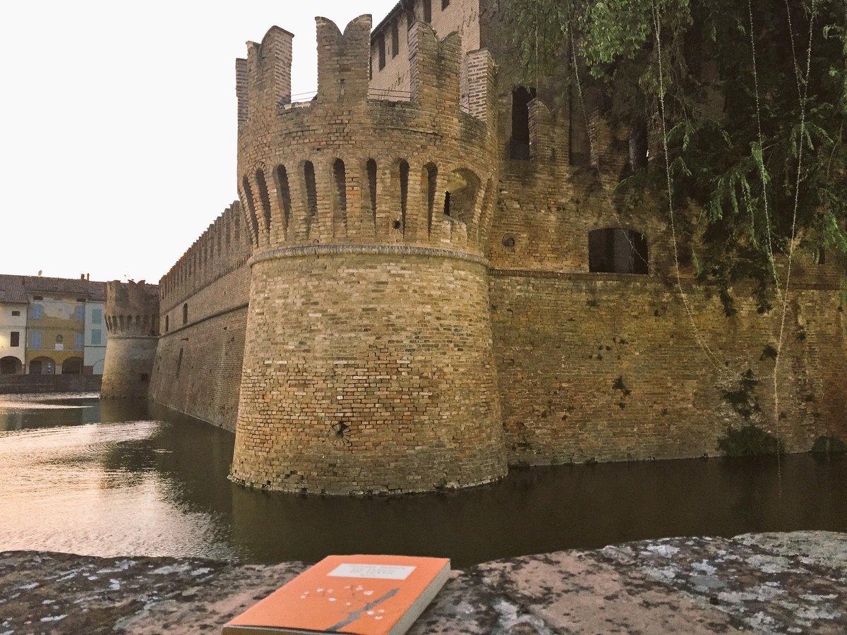 fmfeye's tweet photo. Più fuoco, più vento #librincastello #musicaincastello aspettando Susanna Tamaro @RFontanellato @CastelliDucato tutto esaurito @TerreDiVerdi https://t.co/s4Uq1nhiy2