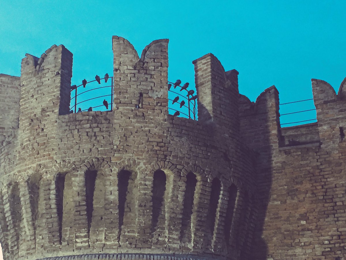 fmfeye's tweet photo. Più fuoco, più vento #librincastello #musicaincastello aspettando Susanna Tamaro @RFontanellato @CastelliDucato tutto esaurito @TerreDiVerdi https://t.co/s4Uq1nhiy2