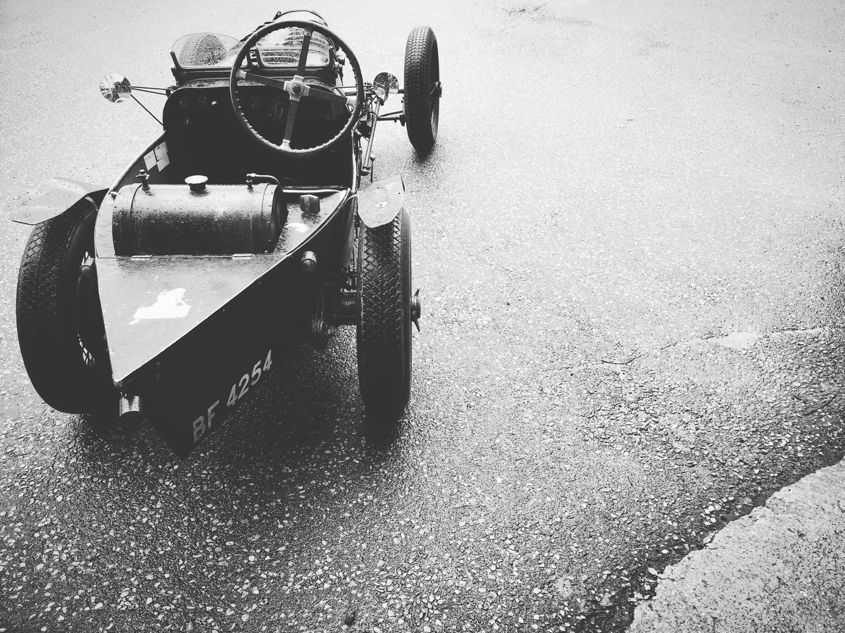 CadwellPark's tweet photo. That's a wrap. Thank you to @VintageCarClub &amp; everyone who made our Vintage Festival such superb family motorsport entertainment. 🏁 https://t.co/Ff4FS3NnTQ