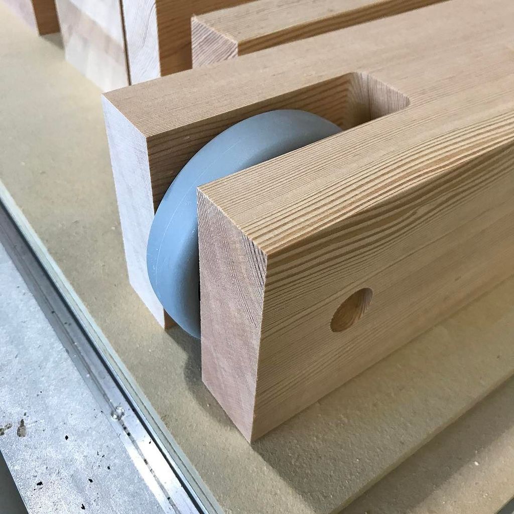 FormAndForest's tweet photo. Leg with wheel.

#furnituremaking #woodworking #joinery #furnituredesign #workinprogress #formandforest https://t.co/PvEYyE0YR2