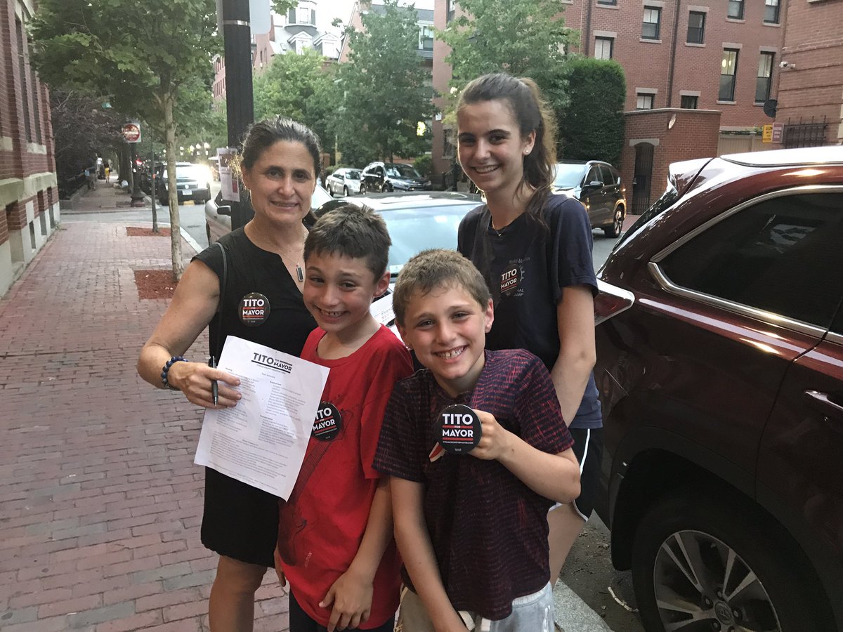 southend4tito's tweet photo. Knocking on doors in the SE, joined by #BPSstudents! @titojackson stands strong for #PublicEducation #WeAreOne #TitoForMayor https://t.co/FCGoROBm8D