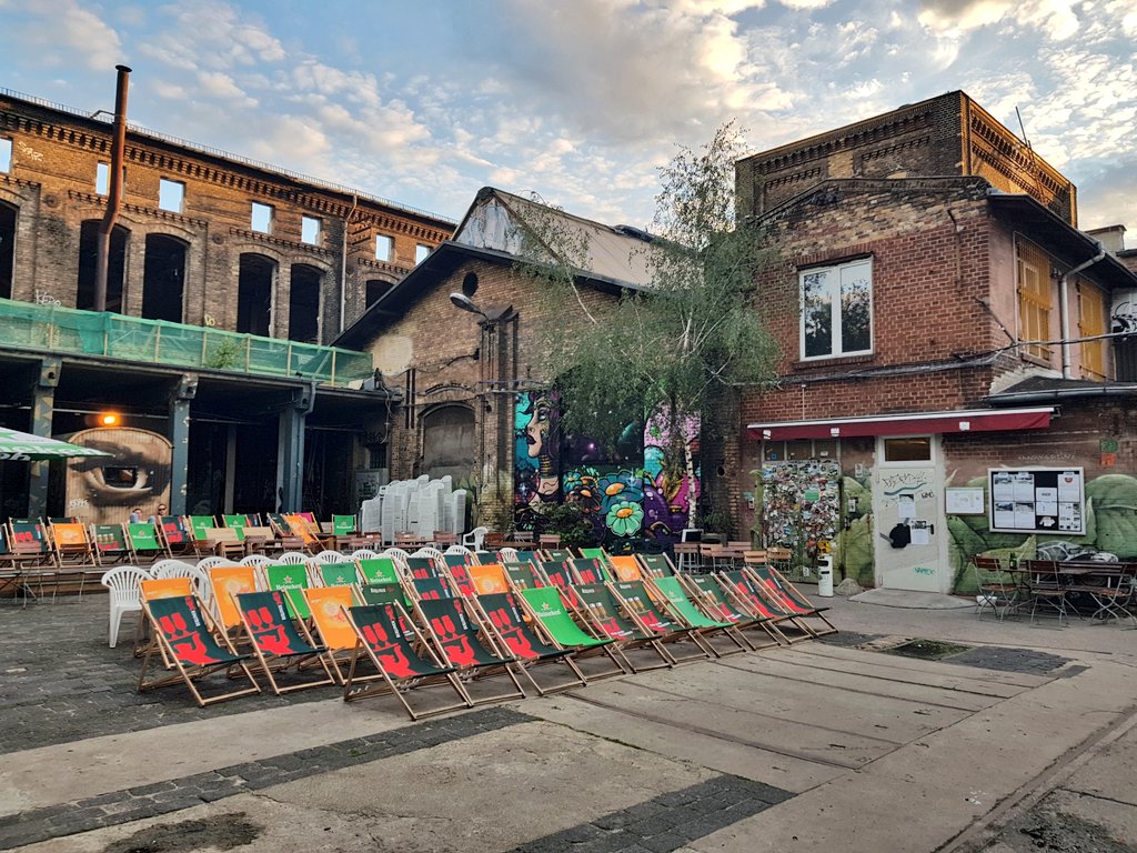 Alexandre_Sim's tweet photo. Love Urban Spree!
#streetart #graffiti #berlin #cinema https://t.co/iQw7DrEjWM