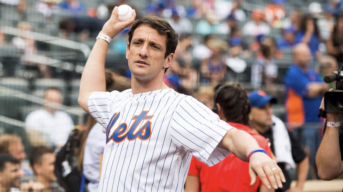 julianobelletti's tweet photo. Beisebol. Marcando presença no jogo dos @mets x @athletics / #readyforus @fcbarcelona https://t.co/ovWr7rz37j