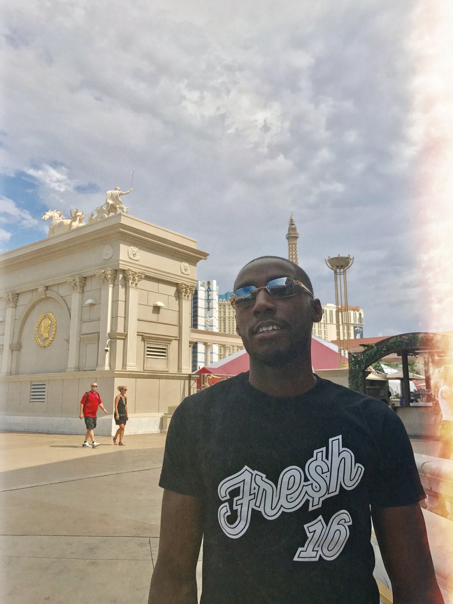 FRESH9716's tweet photo. "The World is Yours!"                                 -FRE$H https://t.co/xpCiNAuTdg