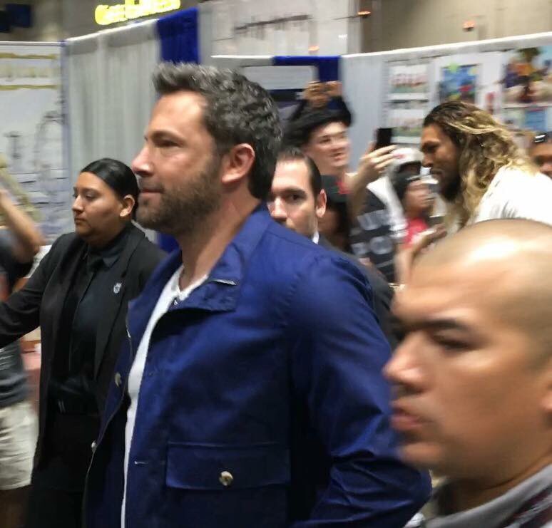 thealexrossart's tweet photo. View from the booth  #SDCC2017
#JusticeLeagueMovie #GalGadot #BenAffleck https://t.co/7DgeLXNV53