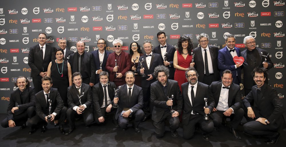 PremiosPLATINO's tweet photo. #PremiosPlatino Los 16 PLATINO con sus dueños ¡Enhorabuena a ganadores y nominados! ¡Próxima parada México! https://t.co/dw5guvMwJs