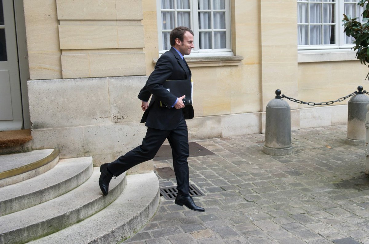 Flootoutcourt's tweet photo. The floor is "aider les pauvres"... https://t.co/wJOFIytqkd