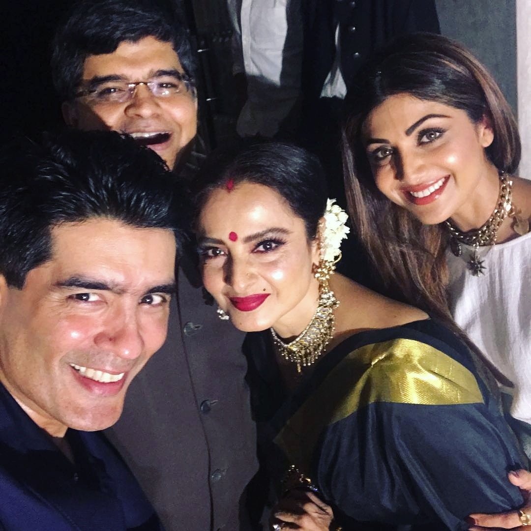 TheRekhaFanclub's tweet photo. Cant describe how Gorgeous #Rekha ji is looking..Falling simply short of adjectives..with @ManishMalhotra @jiteshpillaai &amp; @TheShilpaShetty https://t.co/qV1KApgrJr