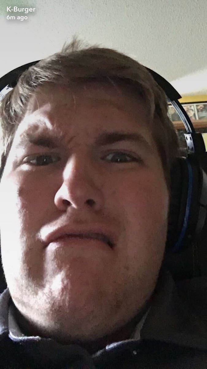 CastroQB9's tweet photo. New look for my boy @Hwangkong23 ... K-Burger does not approve https://t.co/vDVOkHDXgb