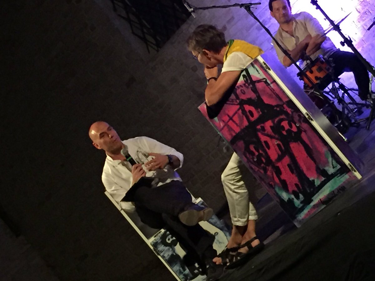 fmfeye's tweet photo. "Ogni giorno può portare un incontro importante se sei aperto a coglierlo, ti può cambiare la vita dentro" #SusannaTamaro #librincastello https://t.co/BhPOZ71YoF