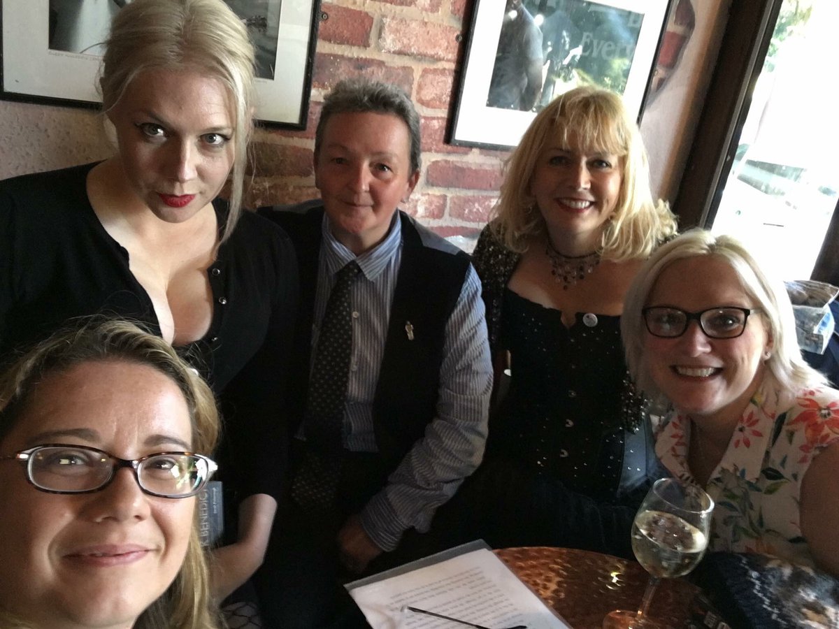 vpeanuts's tweet photo. @FionaAnnCummins @VickyNewham @TheSliceGirlsUK Apologies for the delay! #NoirAtTheBar https://t.co/dxYG65YXQ9