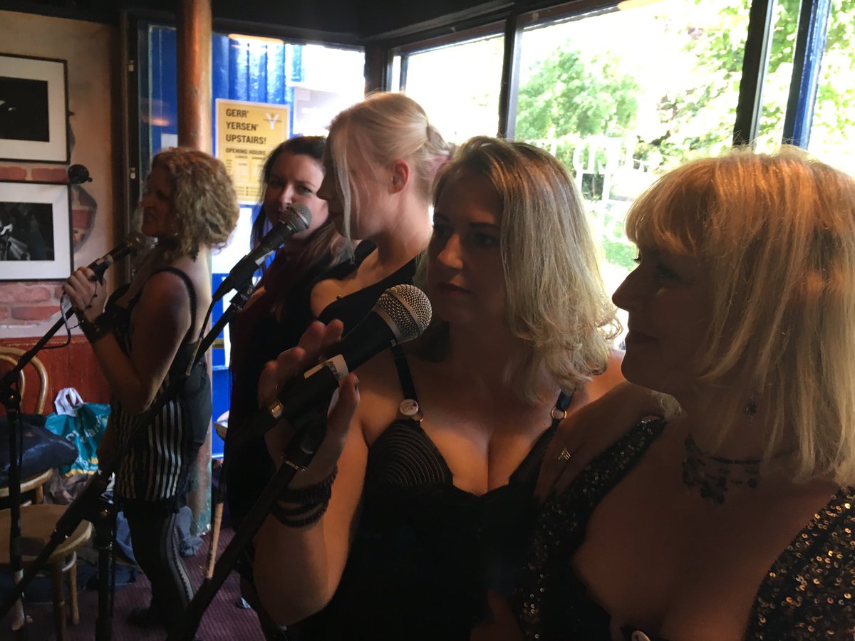 vpeanuts's tweet photo. @FionaAnnCummins @VickyNewham @TheSliceGirlsUK Apologies for the delay! #NoirAtTheBar https://t.co/dxYG65YXQ9