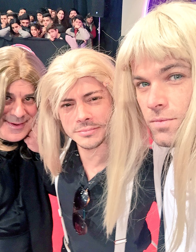 benjaminamadeo's tweet photo. Gracias @Fonzista por venir a tocar y divertirte a @SinCodificarTV #LosXuxos https://t.co/dvPQ3ge2xy