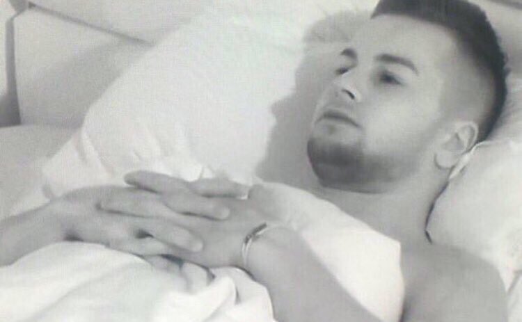 poppyblaise's tweet photo. when u realise both your mum and dad are now on the island so u don't know who's looking after the cows at home #loveisland https://t.co/YKTziWwL9K