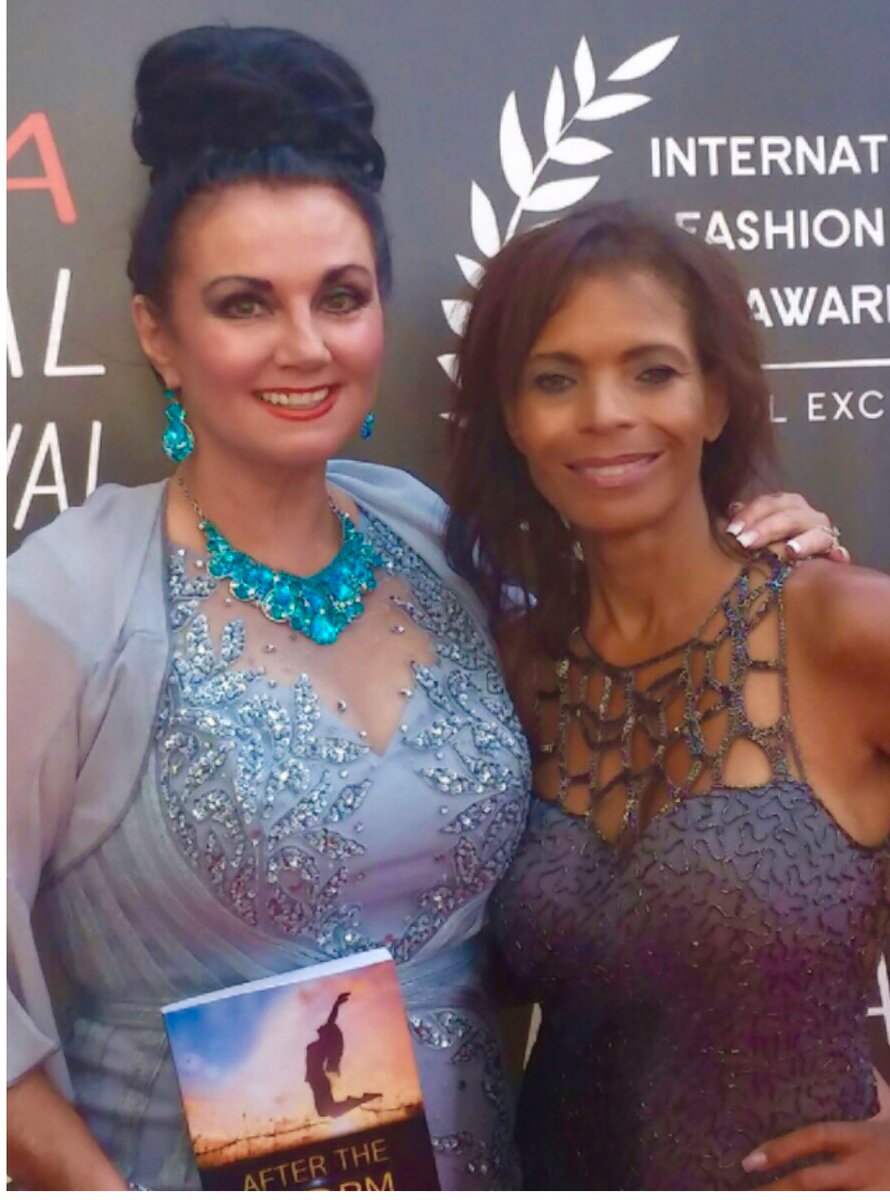 WiseBeautyQueen's tweet photo. #LaJollaInternationalFashionFilmFestival #RedCarpet #Beautiful #Brand #Manager #AvrilJones (right) #upcomingprojects #AvaSTPierre #Skinside https://t.co/7RBFQlk7N0