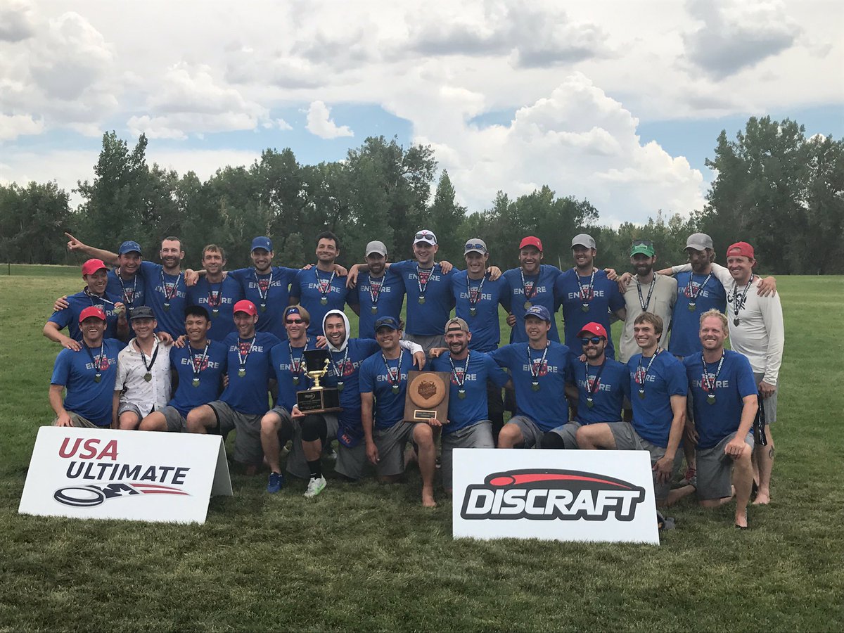 USAUltimate's tweet photo. Congrats to our #2017 #MastersNats Champions (so far)! Johnny Encore; Relics; C.O.U.G.A.R.S.; Surly! 🥇💪👏 #USAUltimate https://t.co/GUjp7HJqpu