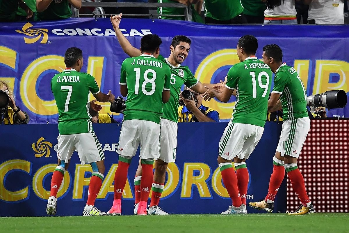 PLAYGROUND BAR tweet media