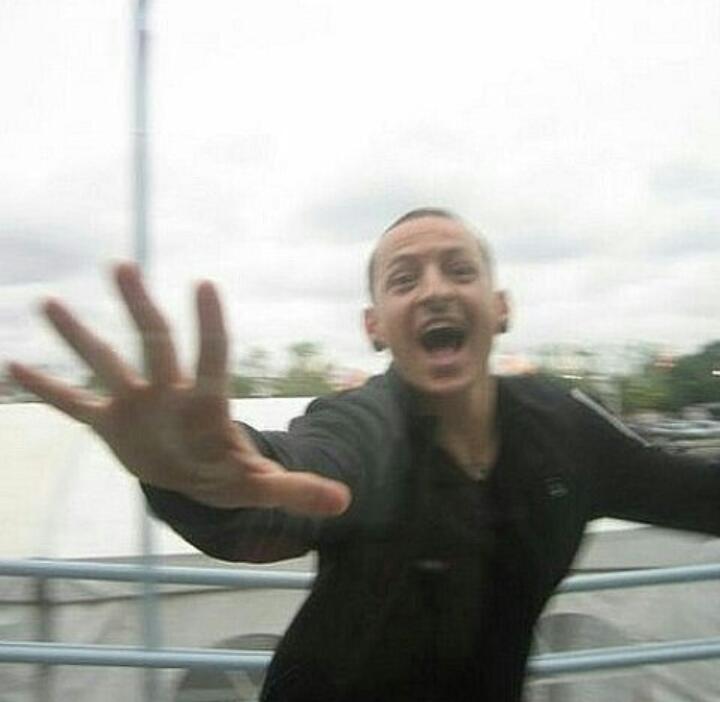 trappedtitled's tweet photo. everybody take care of each other 
aaaand smile
#RIPChester @LPFanCorner https://t.co/zouve3RjHC