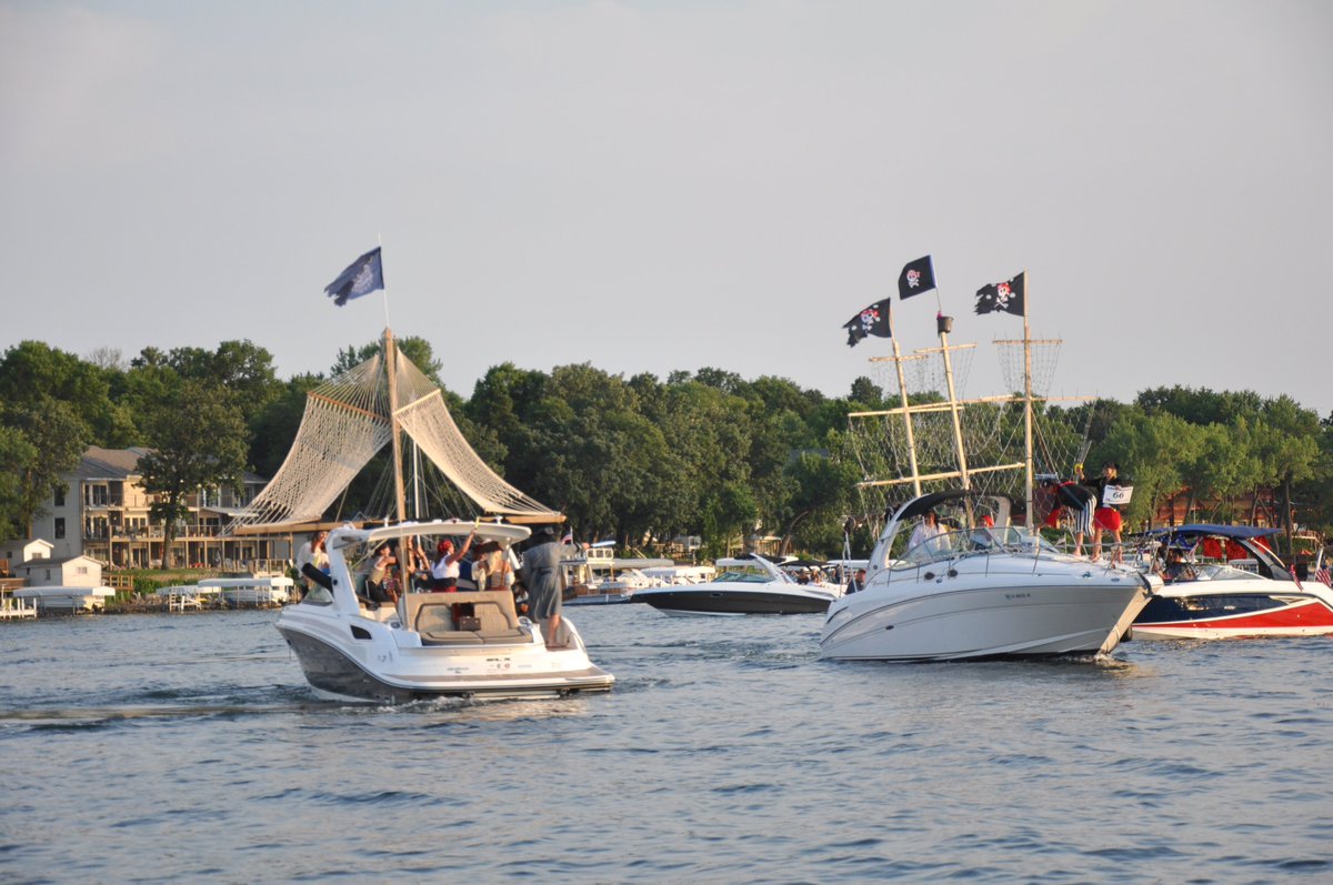 Shiver me timbers! Sunset Cruise was filled with incredible fun, great decorations and surprise pirate duels! #maumarinesunsetcruise