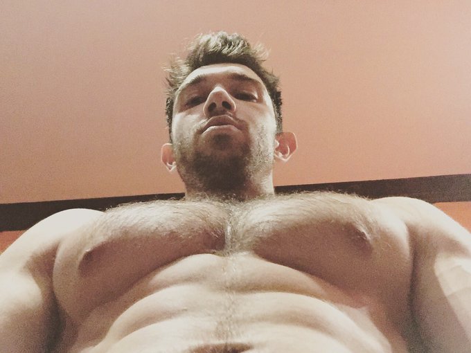 Titties) #gym #workout #lucasent #lucasmen #queermenow https://t.co/IDq9WVO3Hs