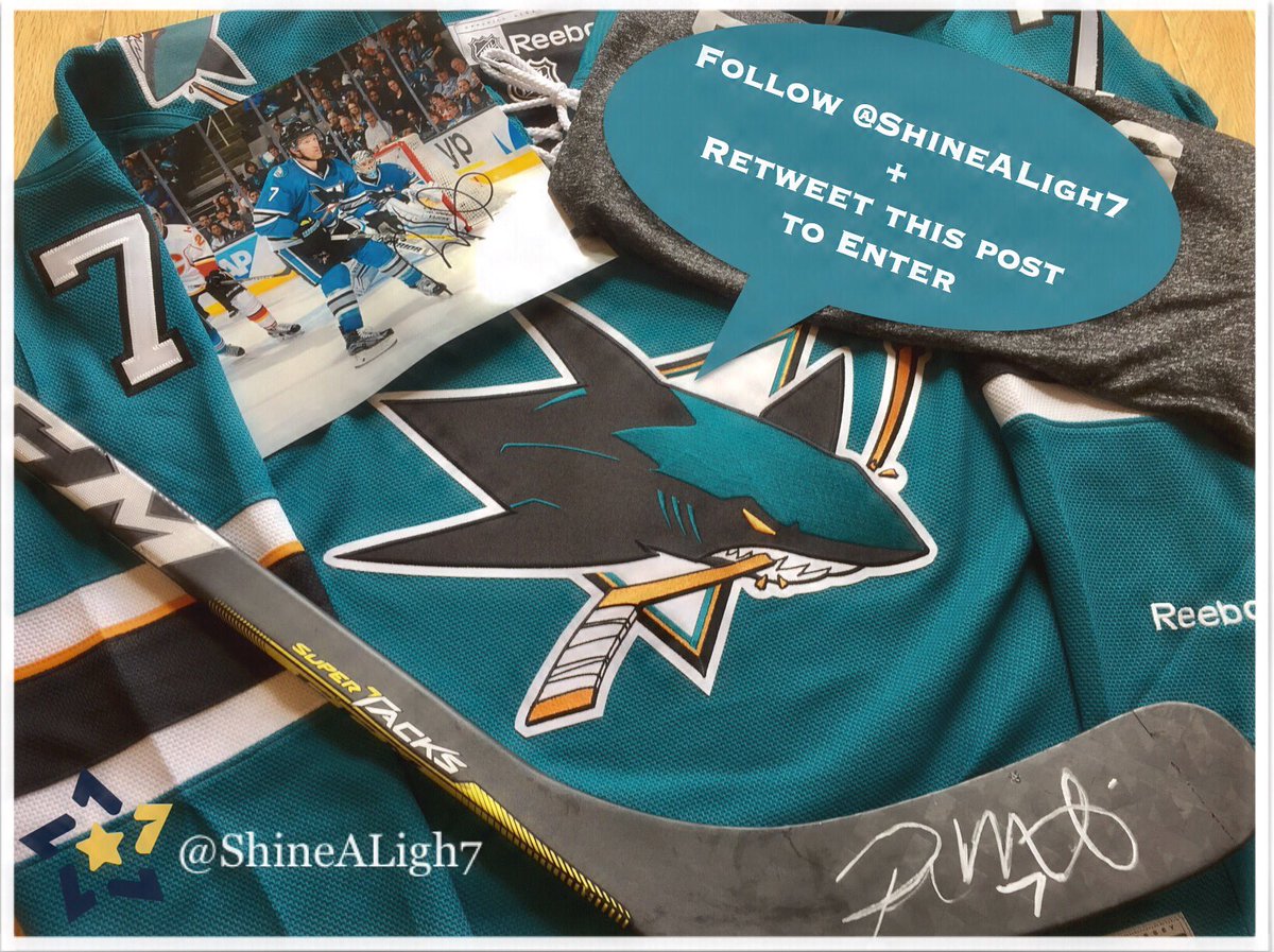 ShineALigh7's tweet photo. Celebrating #SharkWeek w/ a giveaway! WIN A #PaulMartin SIGNED PRIZE PACK ➡️ Follow @ShineALigh7 + RT this post to enter! #SjSharks 🏒✨🦈 https://t.co/F8vn6bmqFd