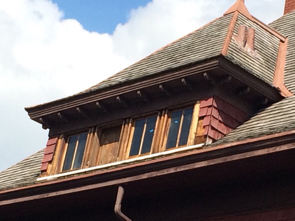 115ElyPlace's tweet photo. Partway through third story window restoration. https://t.co/sApiYxVwto