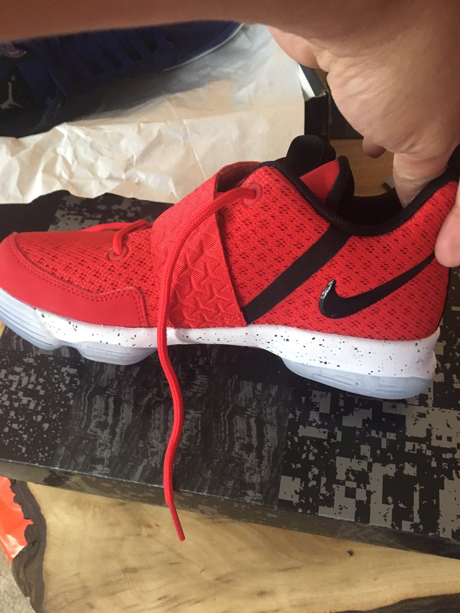 hbailey54's tweet photo. Picked up some of these beauties for my 6 yr old hoop star @KingJames #6yroldLeBron https://t.co/Y7wcHTsx1K