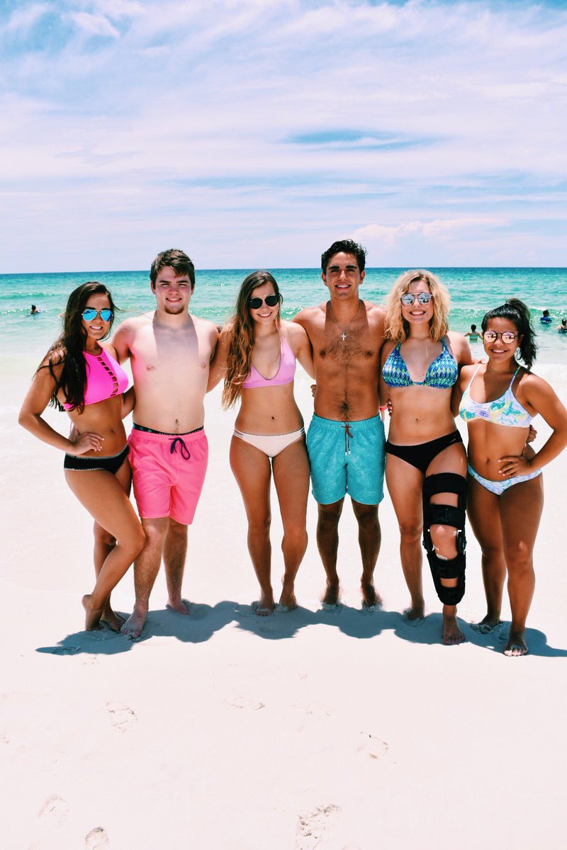 Kryst_Mal's tweet photo. Glad these people aren't shady beaches 🏝 @c_cunningham_ https://t.co/9lKgiOp7y6