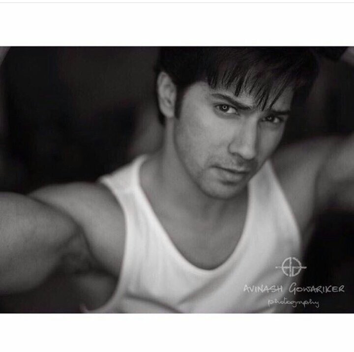 VarunArabfc's tweet photo. فارون دهاوان لجلسة تصوير جديده🖤. https://t.co/LaR0CzAheH