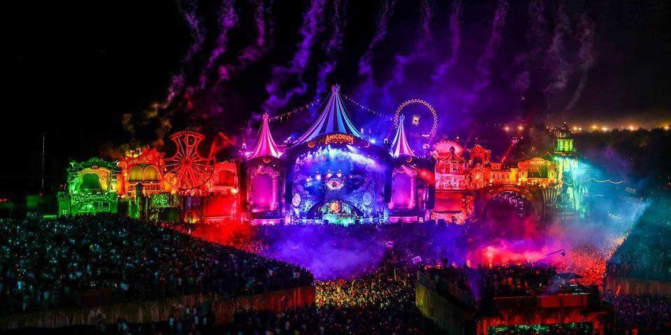 chapas09_'s tweet photo. #TomorrowlandLIVE cambiaron a @MartinGarrix por el replay de los grosso @Axwell @Ingrosso https://t.co/buwKpS7gzi