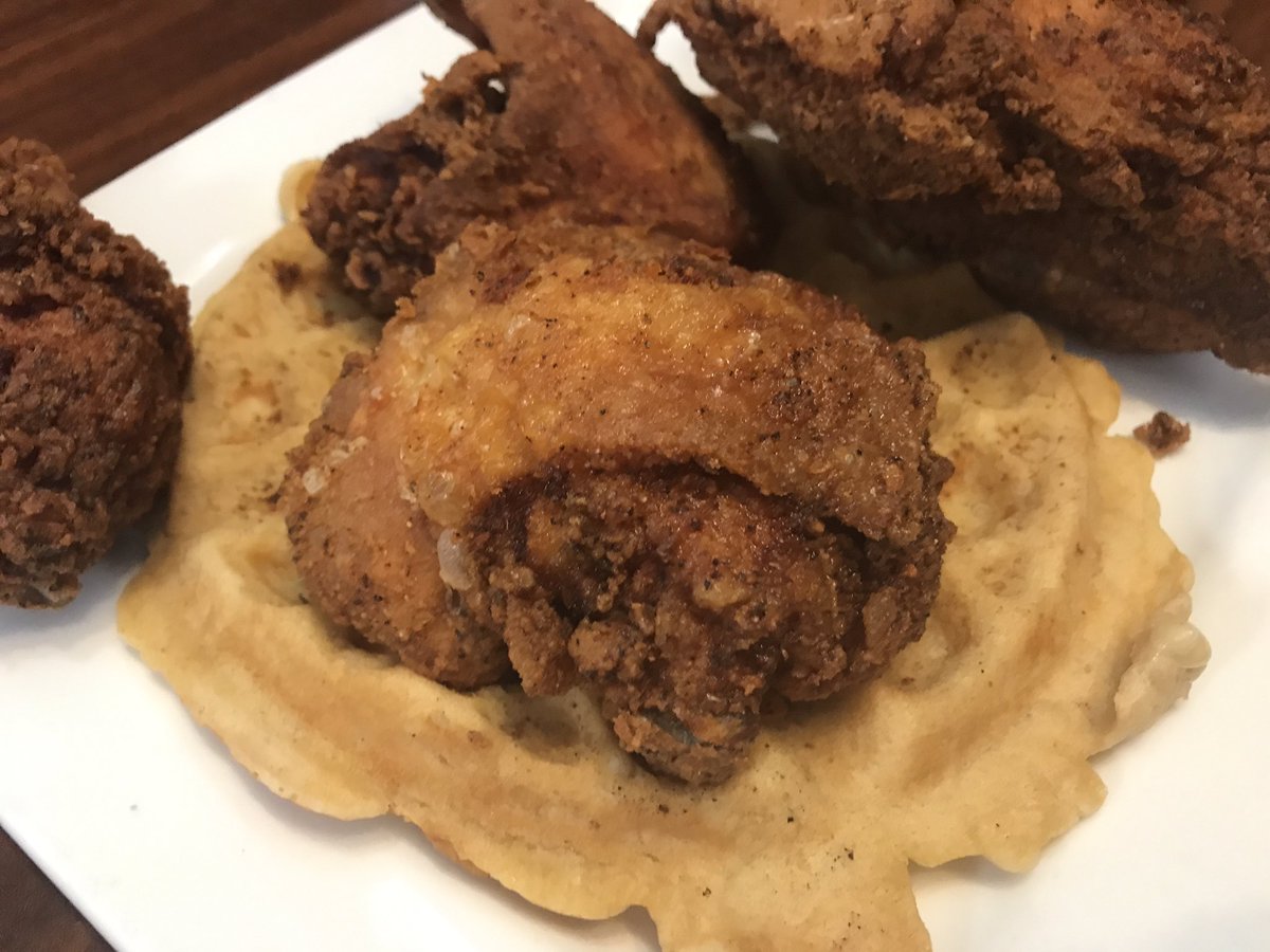 MamasMission's tweet photo. Our #summeroffirsts led us to @baybayschicken for chicken & waffles and it was 💯AD #ChevyEquinox https://t.co/6KnMMnEKvq
