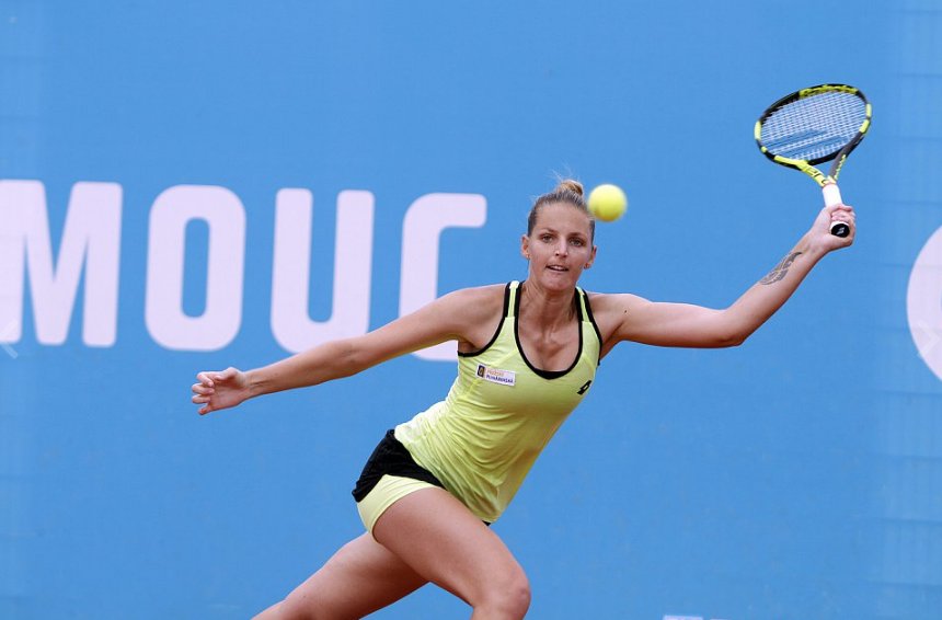 PliskovaSisters's tweet photo. #ITSCup Final: Kristyna Pliskova against Bernarda Pera in Olomouc, after set 1 match got suspended due to rain & wind. (c: Helona Stanislav) https://t.co/jS9swHSh7m