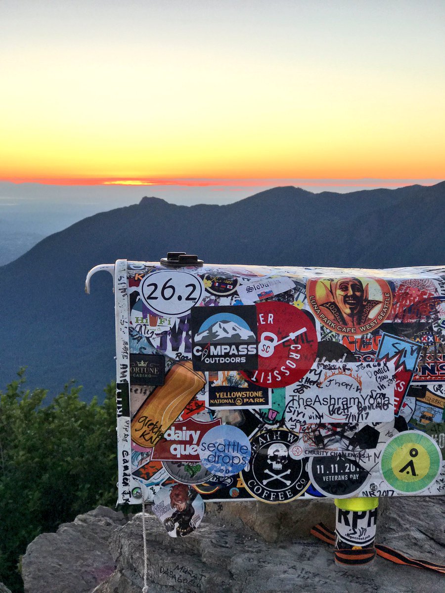 pnw_compass's tweet photo. Loving the Compass Outdoors sticker on Mailbox Peak! Good work @KorinHedlund1 & @HartnettSean 🤙🏼😃 #NoBadDays #PNW #CompassOutdoors https://t.co/QZmKcwLSsK
