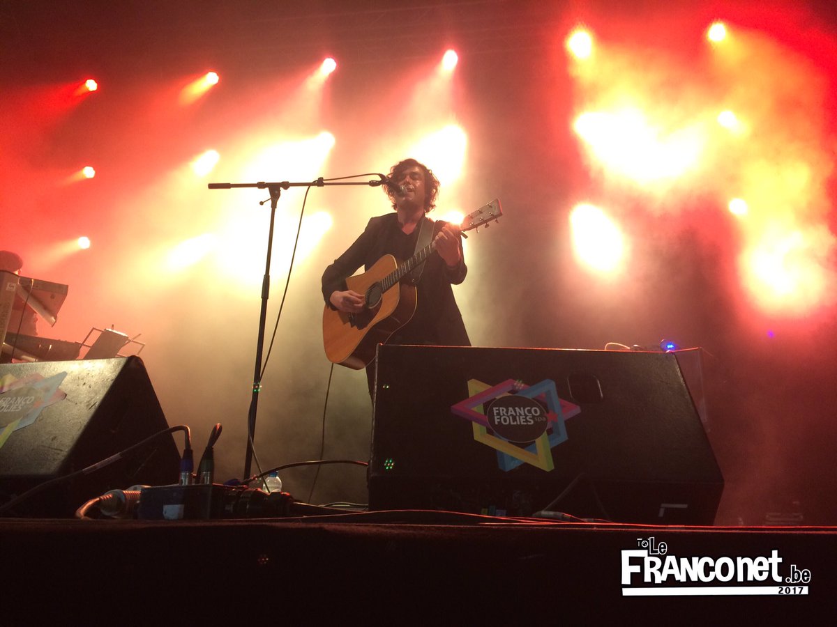 LeFranconet's tweet photo. Rejoignez vite le concert de @arnosantamaria qui assure en ce moment le dernier show des Francos 2017 👏😁 #ArnoSantamaria #francosdespa2017 https://t.co/q5KWTE7yeB