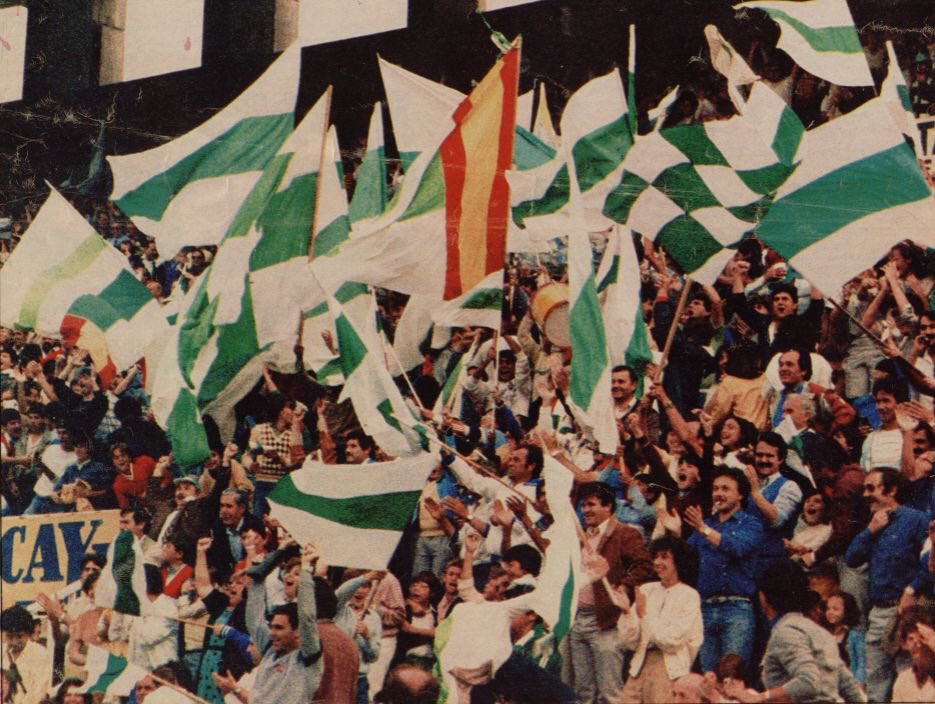 TodoElcheCF_'s tweet photo. YA OS OFICIAL| Vuelve la animación al Martínez Valero, vuelve el fondo sur. Únete a la nueva grada, bombos, banderas, tifos... @Grada1923 ✅ https://t.co/lse0xoieXY