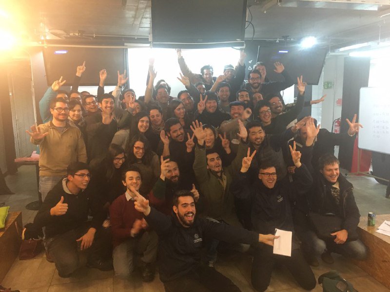 ciudadania_i's tweet photo. Foto grupal antes de anunciar los ganadores! (Cada grupo lo hizo INCREÍBLE!) 😍 #DatosyPartidos https://t.co/kKa276gN2O