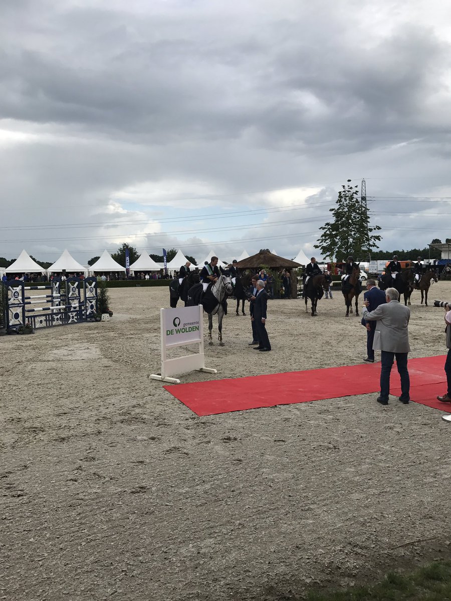 Vanmiddag te gast bij internationaal <a href="/CHDeWolden/">CH De Wolden</a> met Grote Prijs winnaar Maikel van der Vleuten. Complimenten voor organisatie! Top!