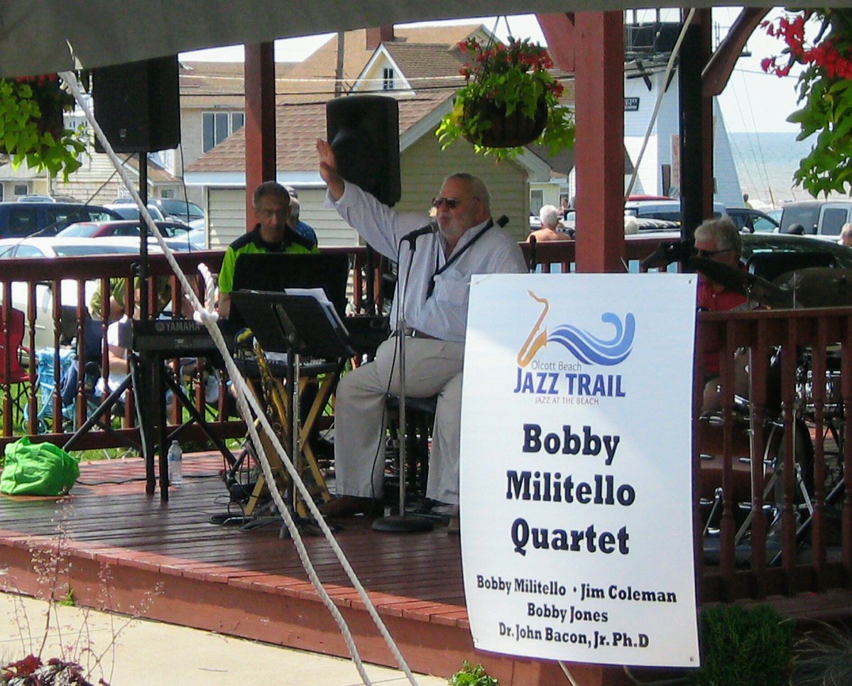 ej_eugensohn's tweet photo. Mr. #BobbyMilitello giving a wave to an appreciative crowd at #Olcott Beach 1st annual #JazzTrail #WNY #Jazz #Buffalove https://t.co/QxCm2ykixB