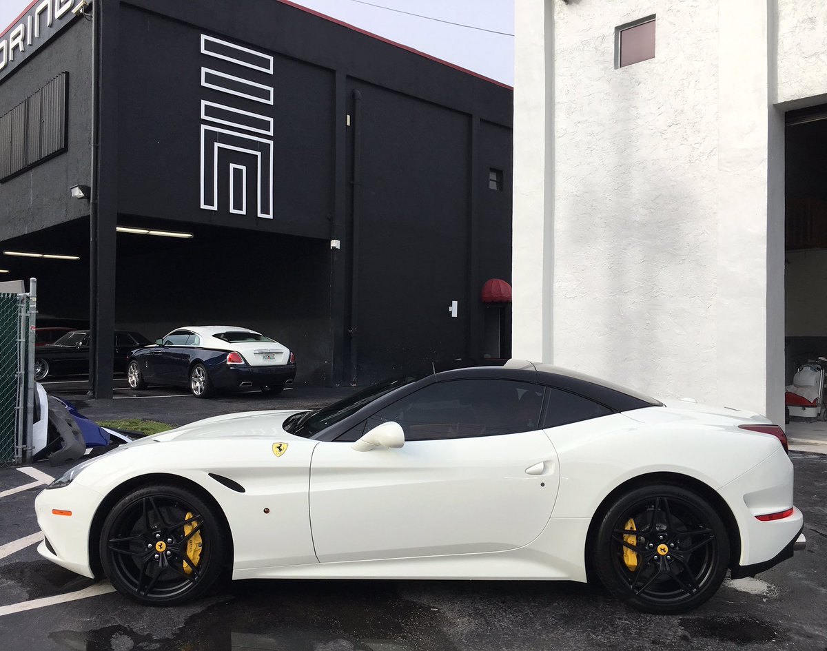 exclusivemiami's tweet photo. Ferrari California with a gloss black painted roof sitting on custom painted satin black wheels 🔥 #GetExclusive https://t.co/QiJmNgWdA1