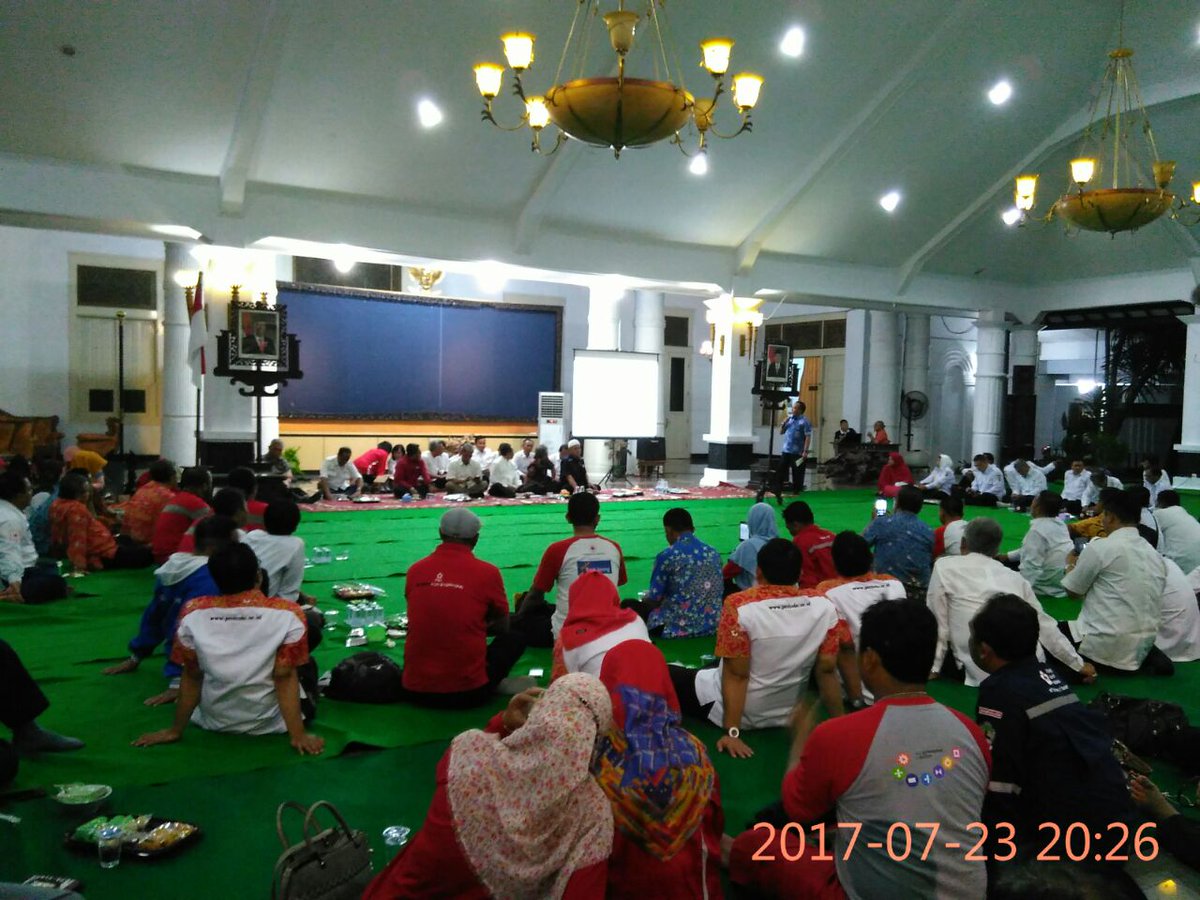 pmiblora78's tweet photo. Ketua PMI Blora Ir. Sutikno Slamet ikuti sarasehan di Jumtek PMI Jateng di Pati, bersama Bupati Pati dan Ketua PMi Jateng https://t.co/sK6i6SH5je