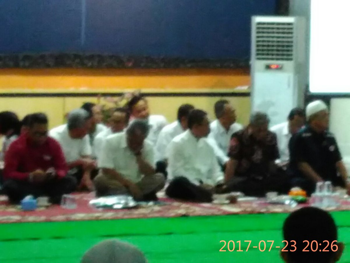 pmiblora78's tweet photo. Ketua PMI Blora Ir. Sutikno Slamet ikuti sarasehan di Jumtek PMI Jateng di Pati, bersama Bupati Pati dan Ketua PMi Jateng https://t.co/sK6i6SH5je