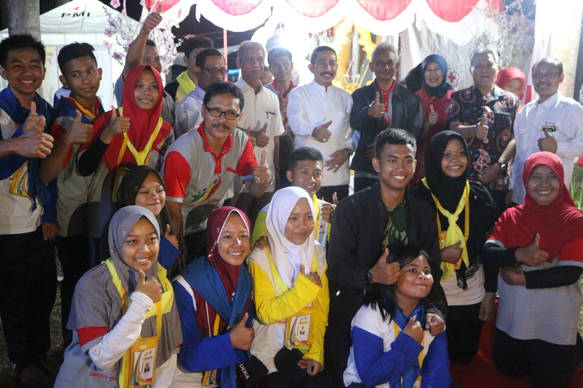 pmiblora78's tweet photo. Bupati Pati, Ketua PMI Jateng bersama ketua PMI Jateng ditengah2 kontingen Blora saat Jumtek di Buper Regulo Pati, semangat dan siamo https://t.co/2ddv9wbQqE