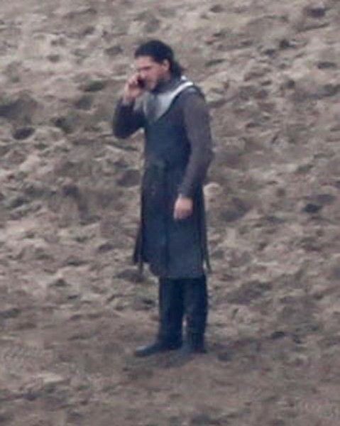 naleyskott's tweet photo. "E aí, já saiu de casa?"
"Calma tia, já to chegando" #GOTS7 #GameOfThrones https://t.co/sMQEET6hXD