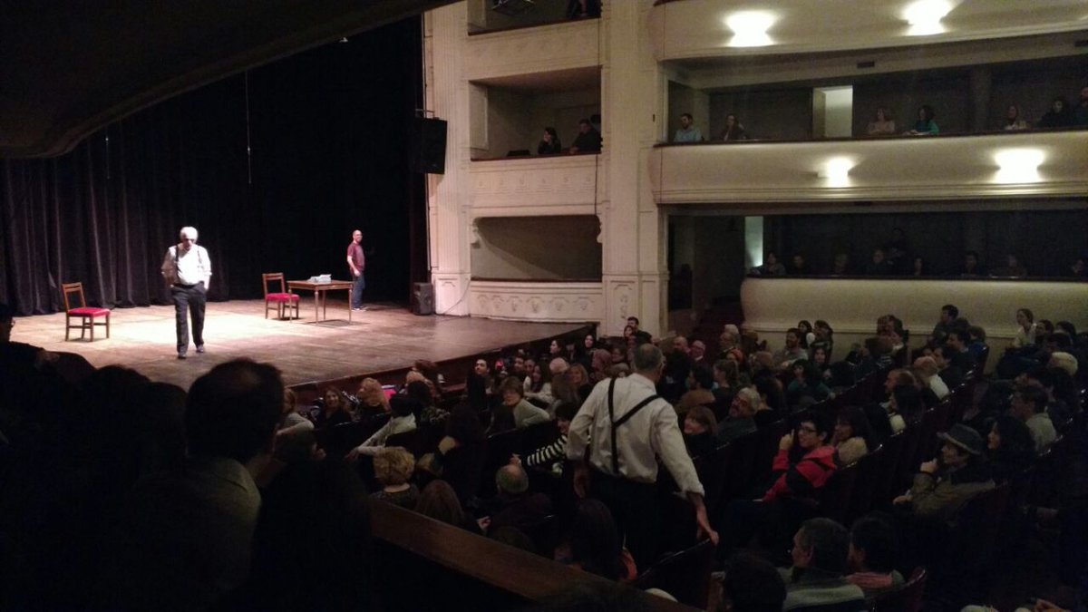 Cultura_Mza's tweet photo. Así viven los mendocinos los 30 años de "Educando al Nene" en el Teatro Independencia. https://t.co/btG1TnfyNc