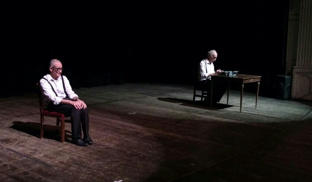 Así viven los mendocinos los 30 años de "Educando al Nene" en el Teatro Independencia.