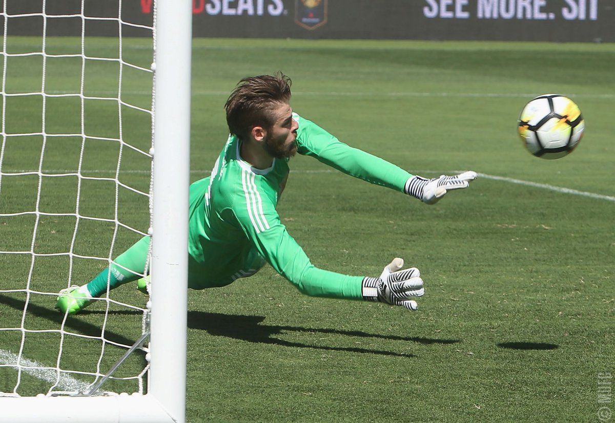 ManUtd_ID's tweet photo. #DaveSaves - dua penalti! #MUTOUR https://t.co/pkUjPnFKS5
