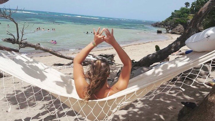ZTAFraternity's tweet photo. Who needs #GameofThrones when you have a crown and a hammock? https://t.co/vqcBoIxjVt