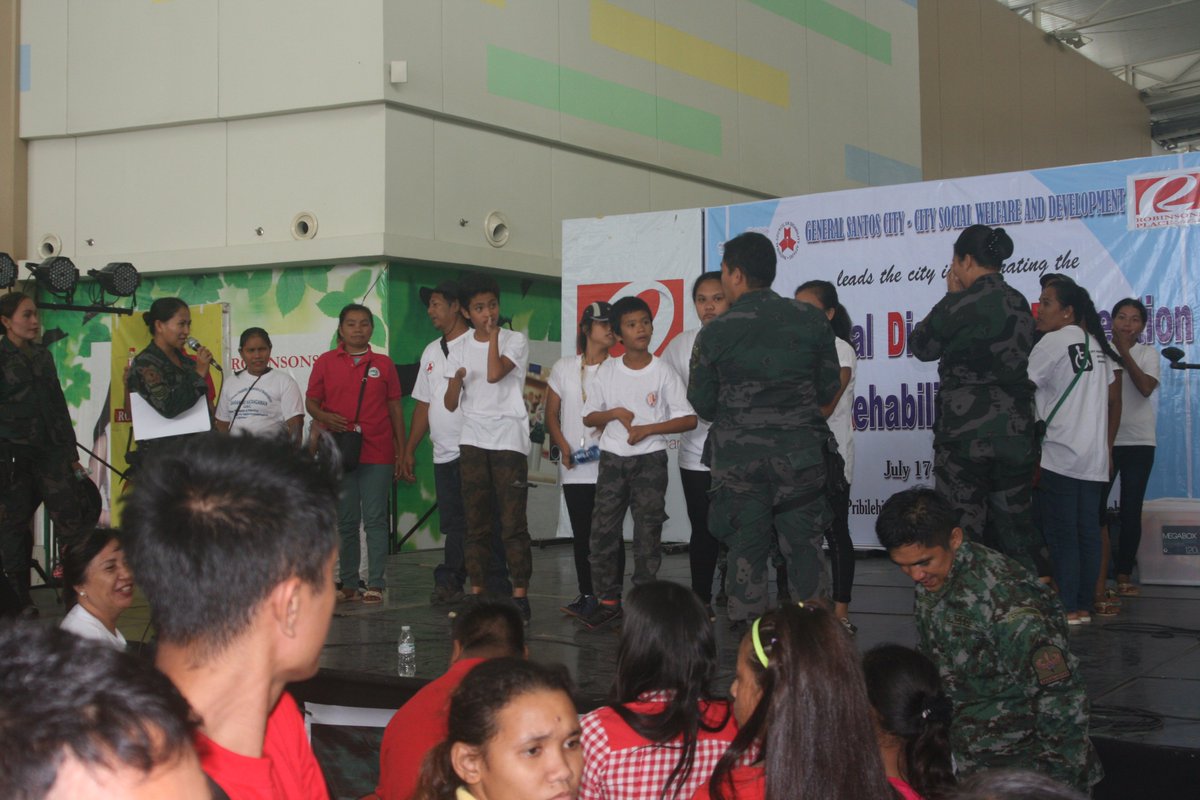 42ndsac's tweet photo. @42ndsac 
42SAC personnel together with the PS5 and CPSC Gensan,during NDPR week at Robinson's Place Lagao, GSC https://t.co/RD52A8FVKr