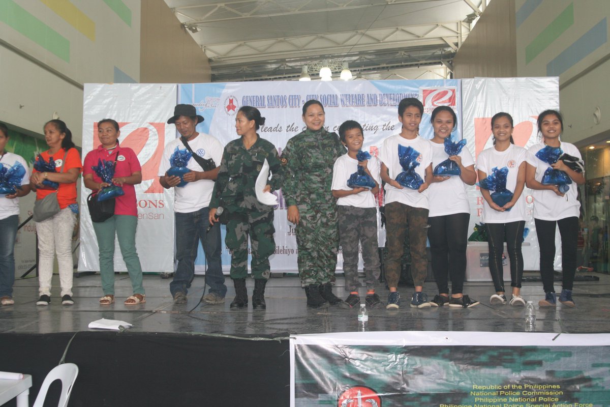 42ndsac's tweet photo. @42ndsac 
42SAC personnel together with the PS5 and CPSC Gensan,during NDPR week at Robinson's Place Lagao, GSC https://t.co/RD52A8FVKr